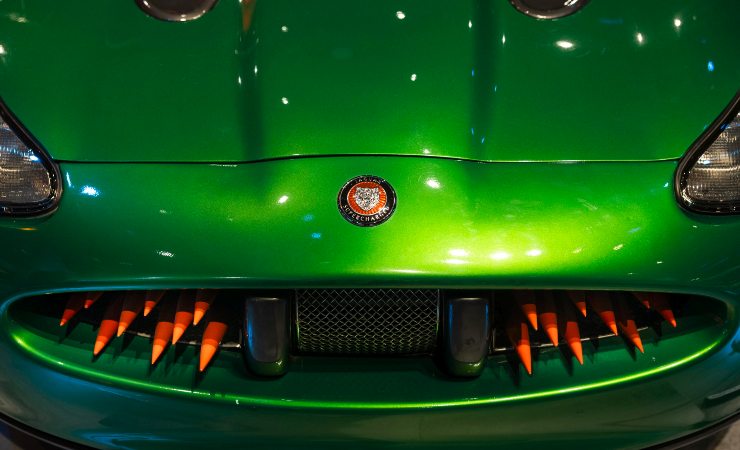 Automobile verde della Jaguar